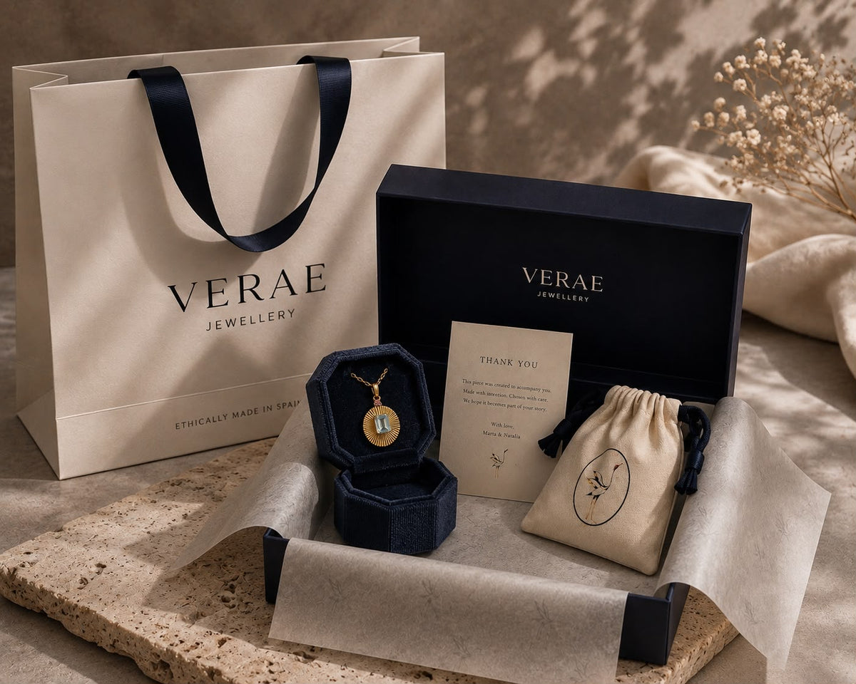 VERAE jewellery packaging with necklace, jewellery box, pouch and gift bag