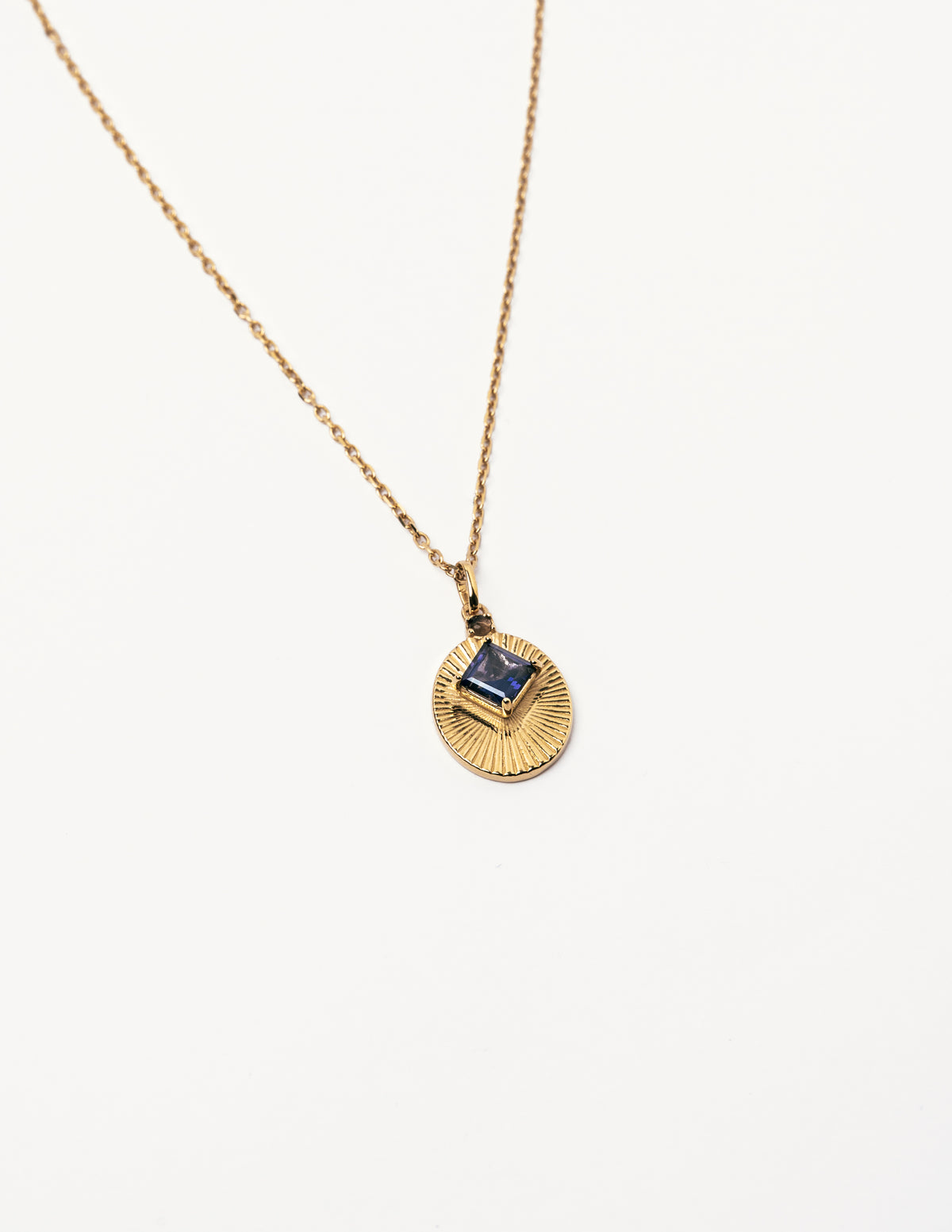 VERAE RETURN gold necklace featuring an iolite gemstone pendant