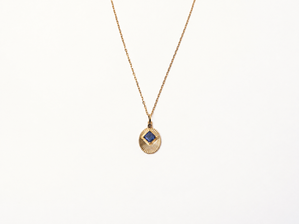 VERAE RETURN gold necklace featuring an iolite gemstone pendant